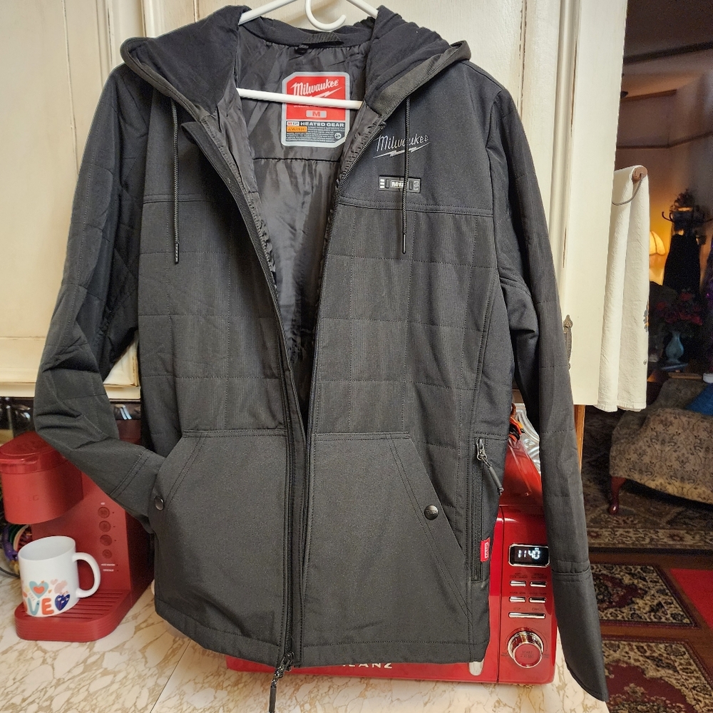 Men's Milwaukee Heated Jacket  Hooded. New Never Worn. Was A Gift.